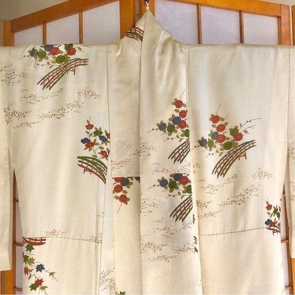 Vintage Silk Cropped Kimono Jacket Robe in Cream - Picture 9 of 13